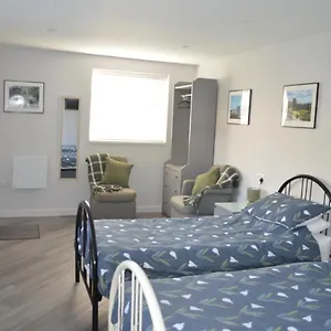  Apartment Greenfield